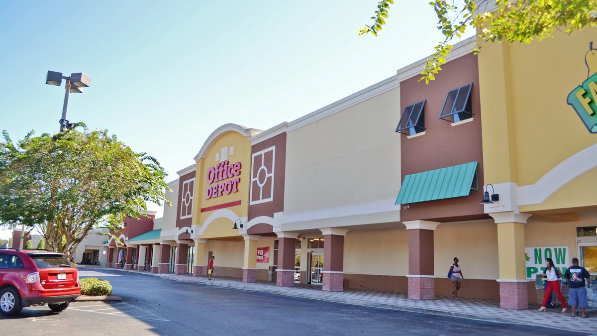 West Colonial Oaks East Orlando Shopping Center Sell For 22 5m