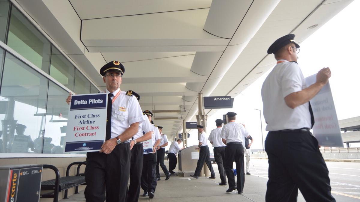 Delta pilots picketing at CVG Cincinnati Business Courier