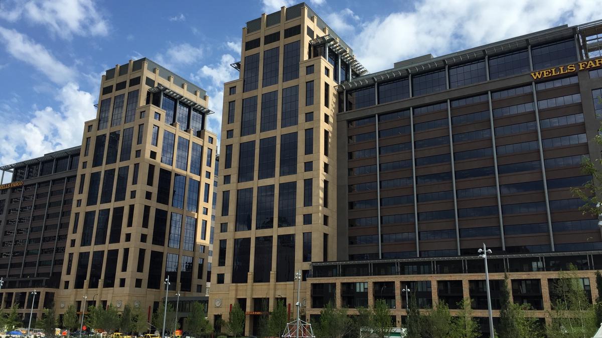 Cool Offices Inside the new Wells Fargo twin towers (Photos