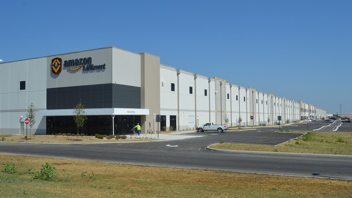 Amazon Com Opens One Of Its Central Ohio Fulfillment Centers Cbre Report Sa...