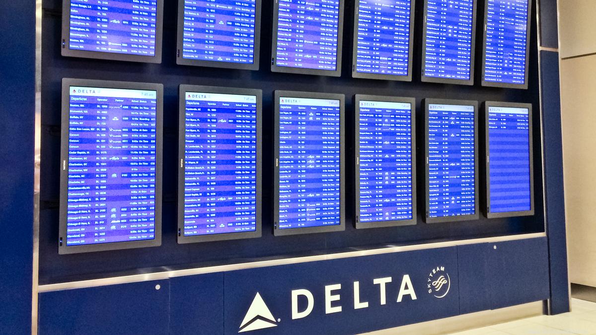 delta-air-lines-resumes-limited-departures-after-grounding-flights-l