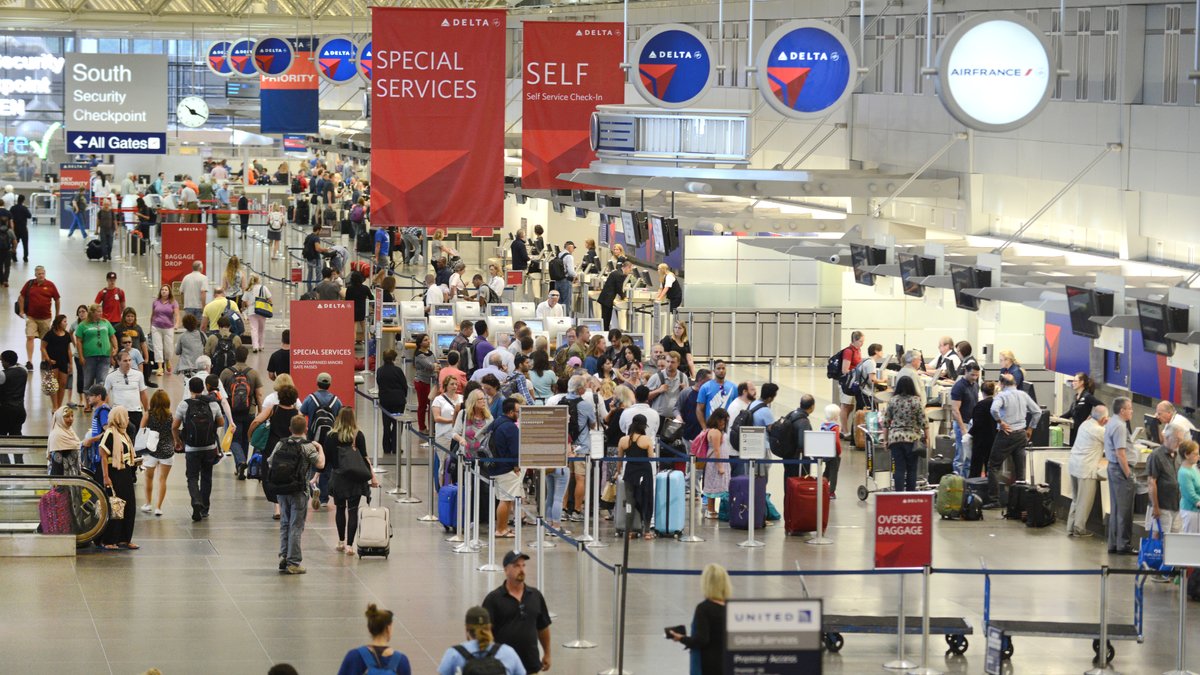 Delta Cancels Hundreds Of Flights Due To Global Outage; Trouble Could ...