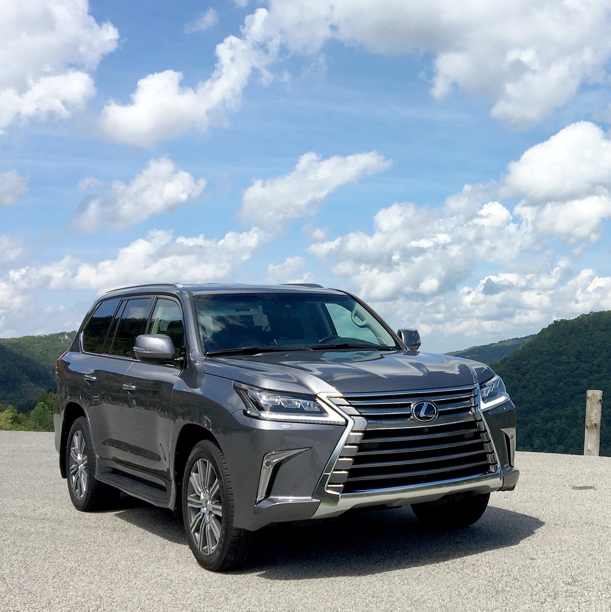 Фото Lexus LX