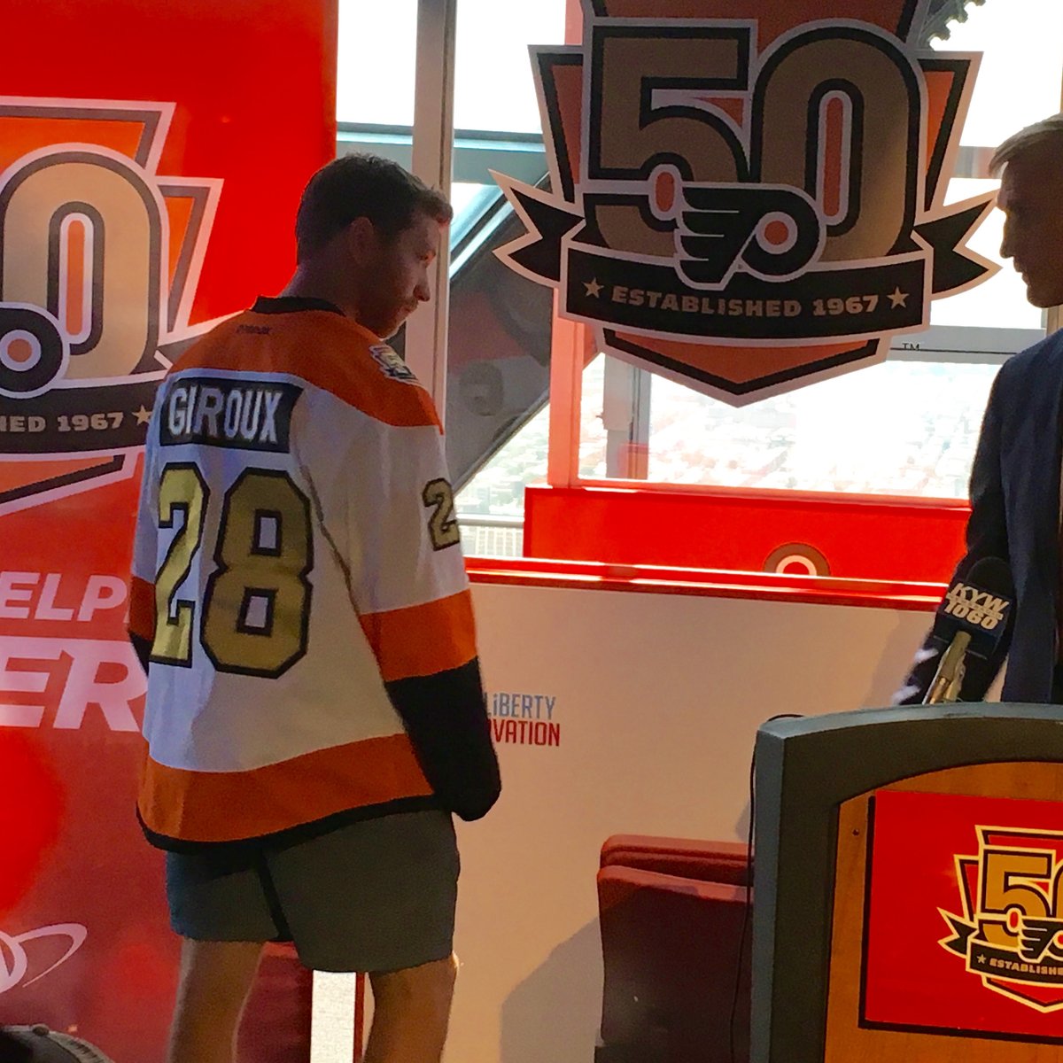 Philadelphia Flyers Unveil Golden 50th Season Jersey – SportsLogos.Net News