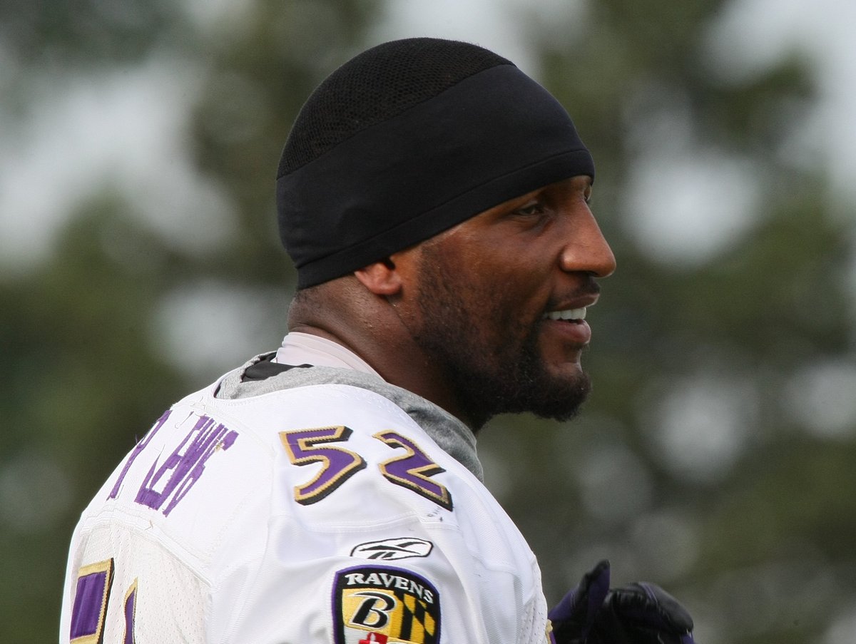 Ray Lewis' final game-worn uniform sent to the Hall of Fame