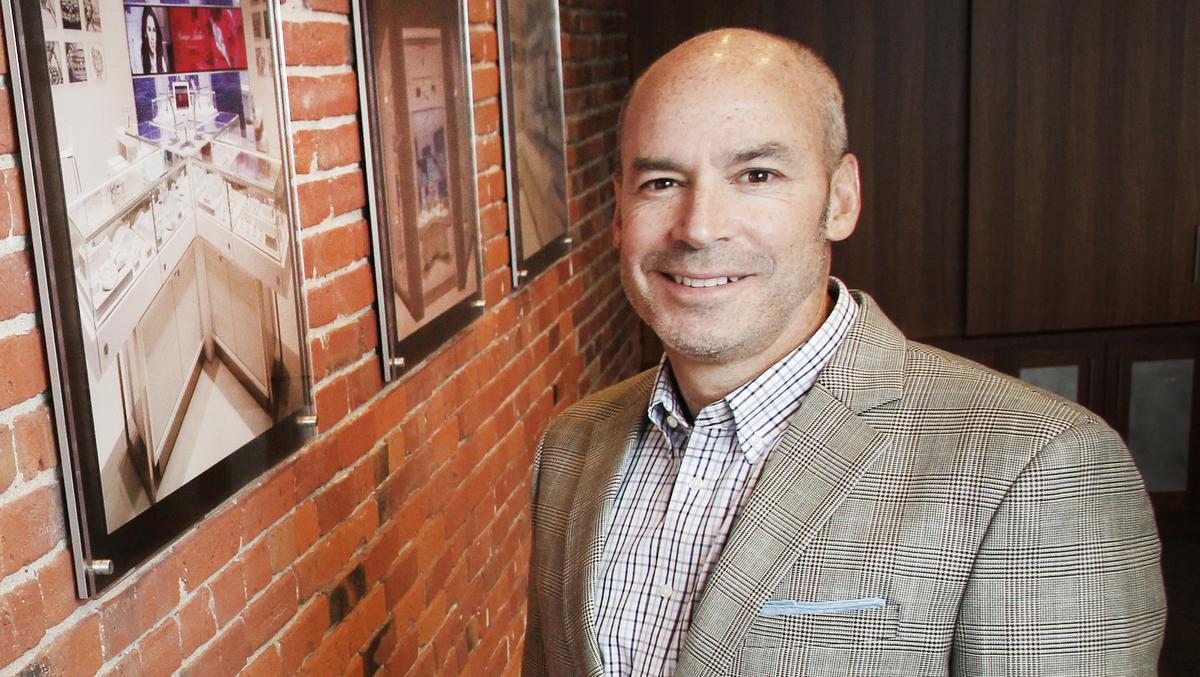 Blue Nile CEO Harvey Kanter is primed for a big payout if he leaves