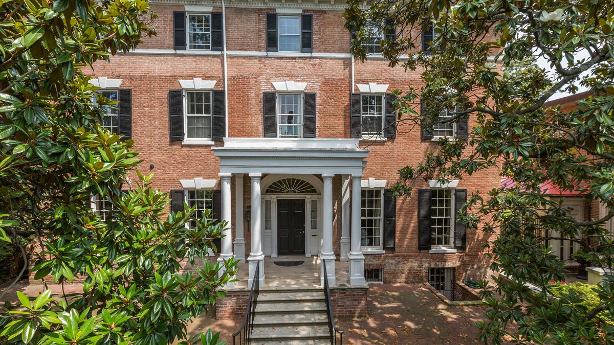 Live In History: Here Are 7 Historic Homes You Can Buy Right Now ...