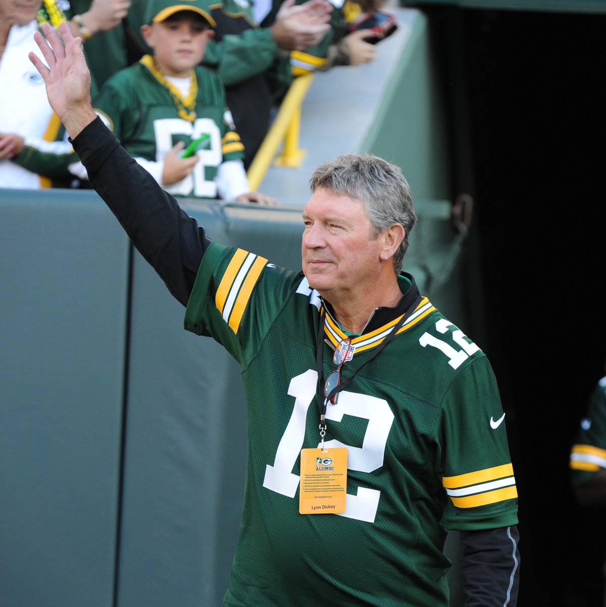 Green Bay Packers quarterback Lynn Dickey makes some throws during