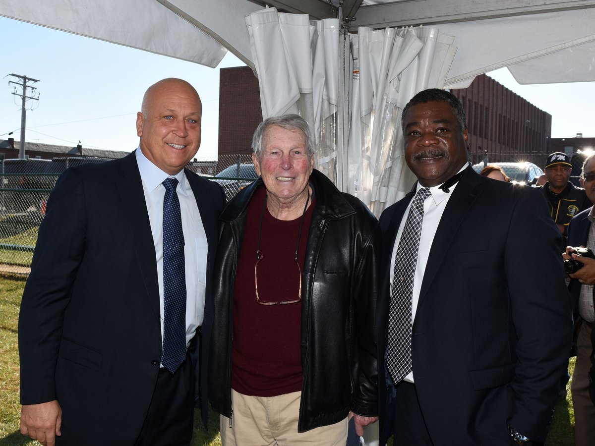 Cal and Eddie team up for unveiling of Ripken Foundation's Eddie Murray  Field at BGE Park