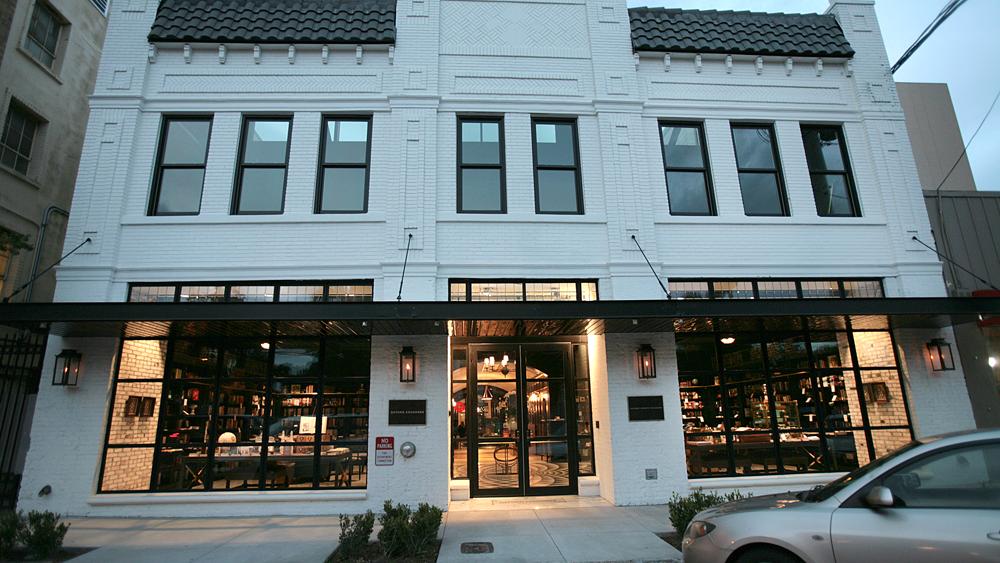 Oxford Exchange offers alcoholic beverages, extends hours Tampa Bay