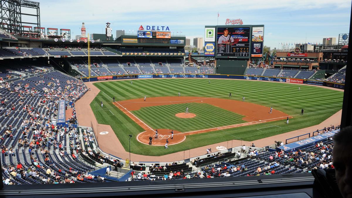 Baseball fan dies after falling from upper deck at Turner Field during  Braves game, US sports