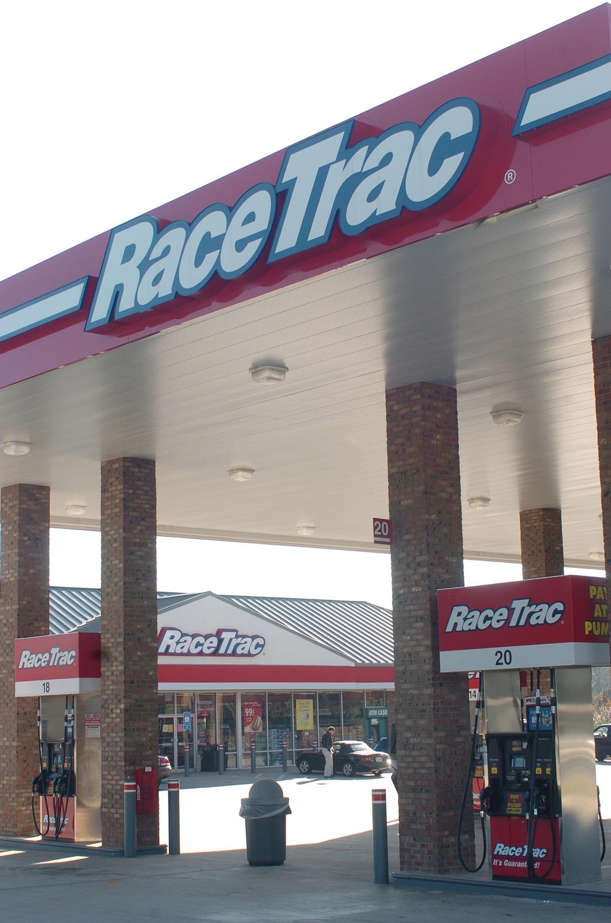 does racetrac have an atm