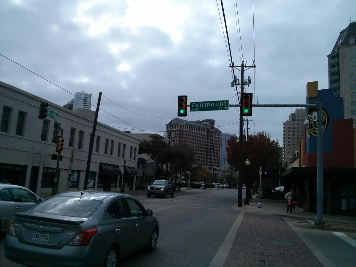Dallas could replace hundreds of aging traffic signals Dallas