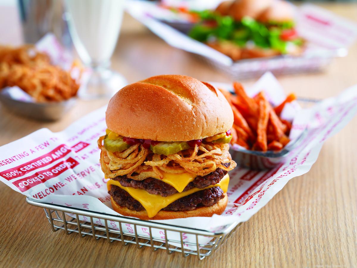 Denver's Smashburger chain joins crowded Bay State burger battles