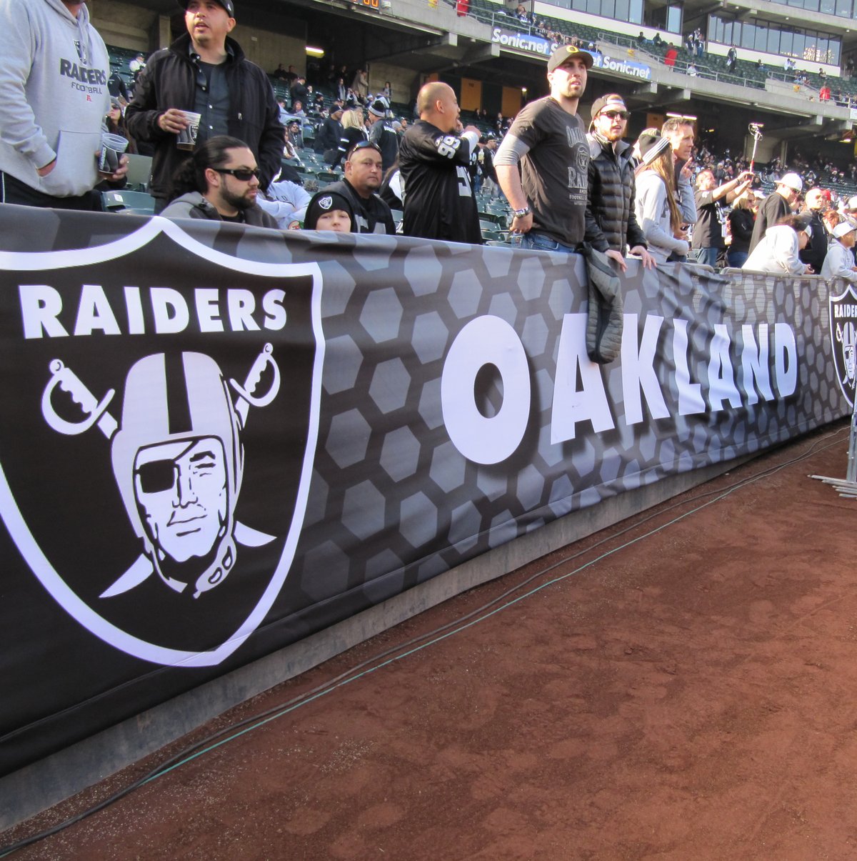 NFL Valuations: Raiders, Rams, Chargers get boost from new stadiums –