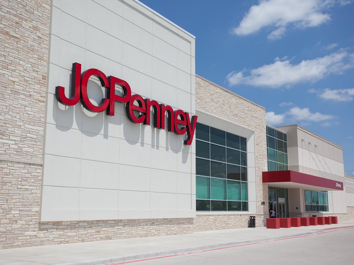 JC Penney boasts long lines at Sephora, but it needs an apparel fix