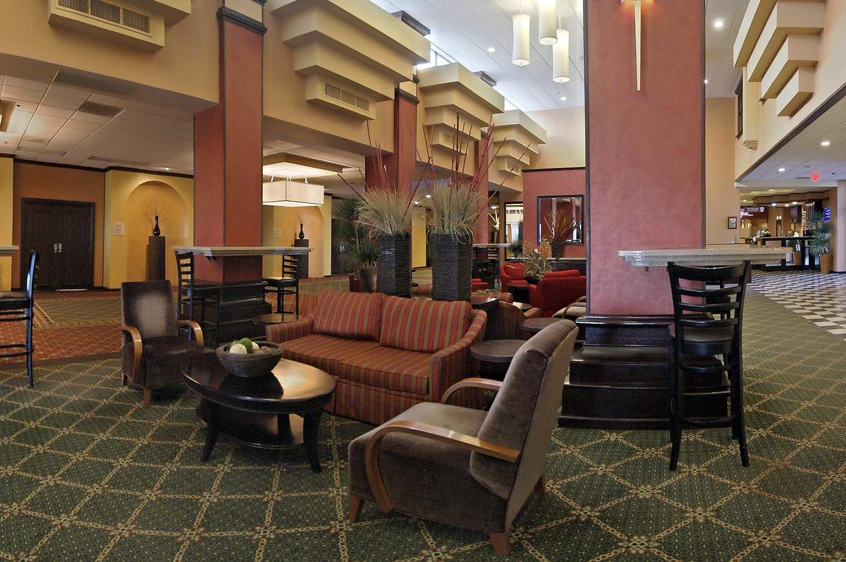 Crowne Plaza Phoenix Airport hotel The Wren with modern