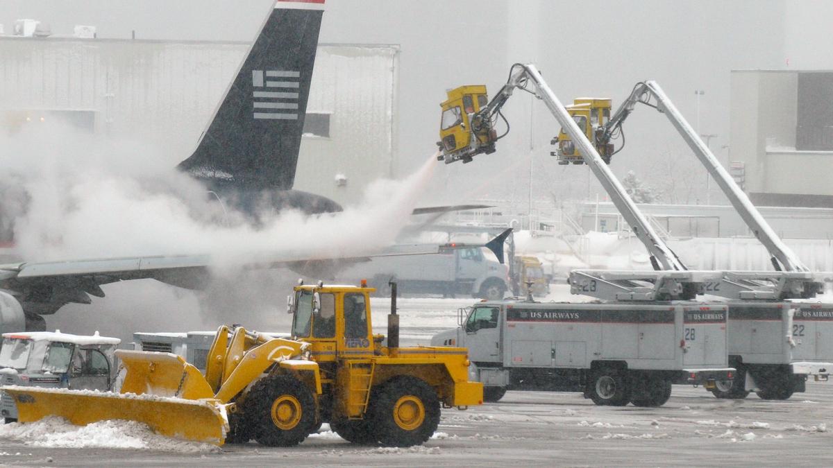 American Airlines, Virgin America waive change fees with winter storm