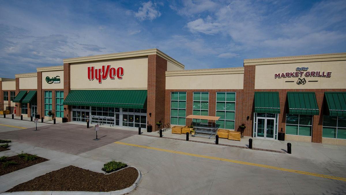 Hy Vee Eyes Another Shuttered Suburban Rainbow Foods Store