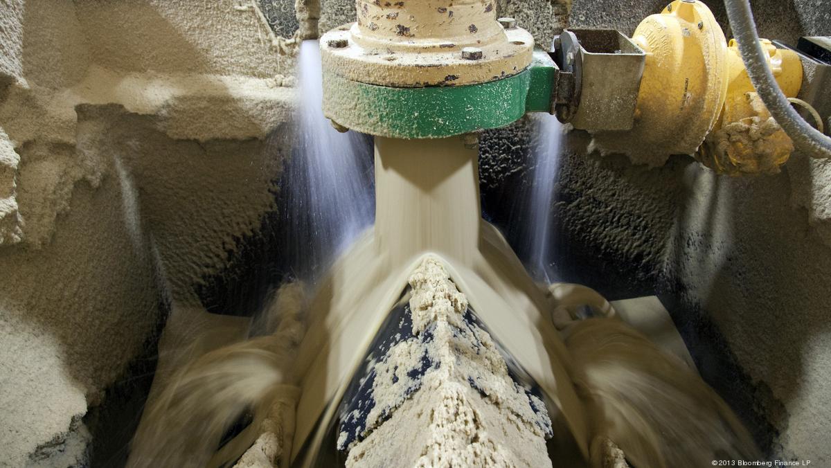 Wisconsin sandmining boom pitting critics against supporters of the