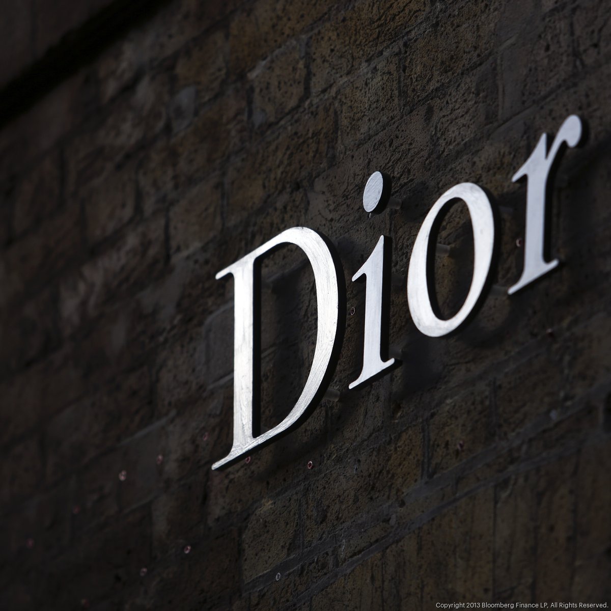 Dior closes at Hawaii s Ala Moana Center Cartier moving in Pacific