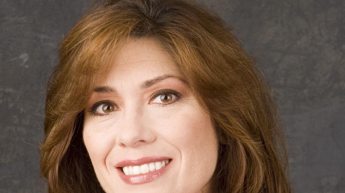 Chicago Aviation Commissioner Rosemarie Andolino heads for the exit