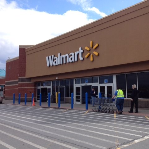 Walmart tem lucro de US$ 453 milhões no 3º tri, mas projeta, walmart mais  próximo 