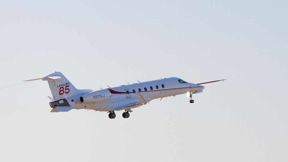 Bombardiers Learjet 85 Makes Its First Flight In Wichita Video