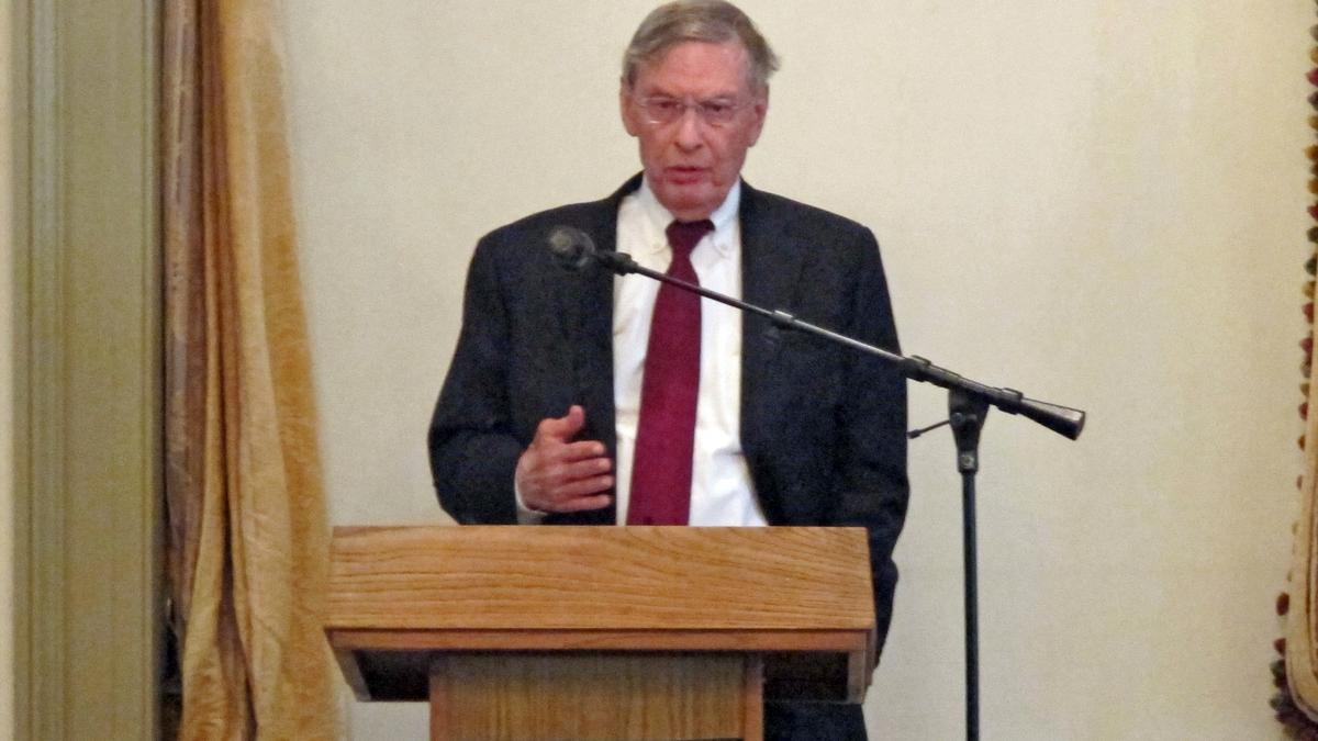 UW alums Bud Selig, Ted Kellner jet to separate destinations to watch