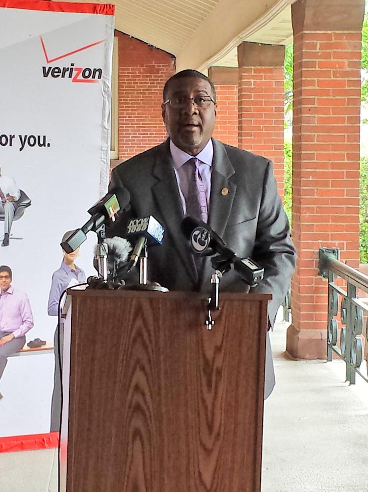 Verizon gives Internet to Philadelphia incubators - Philadelphia ...