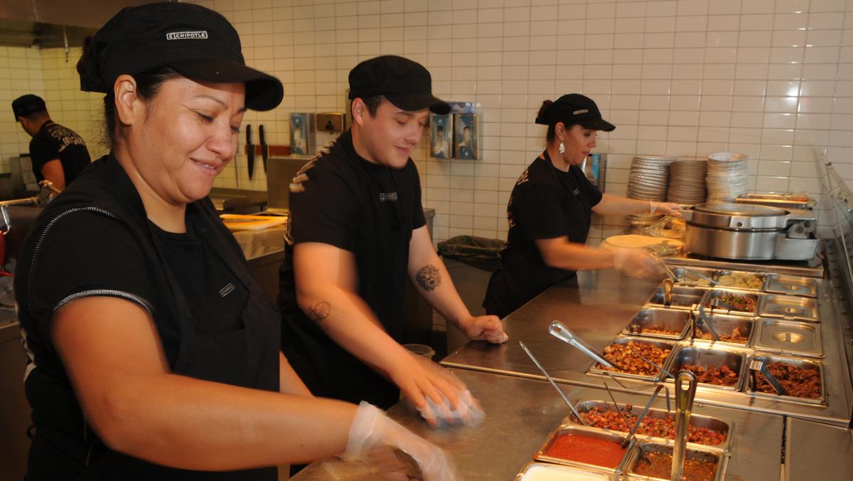 Chipotle E. coli outbreak reportedly spreads to Illinois Chicago