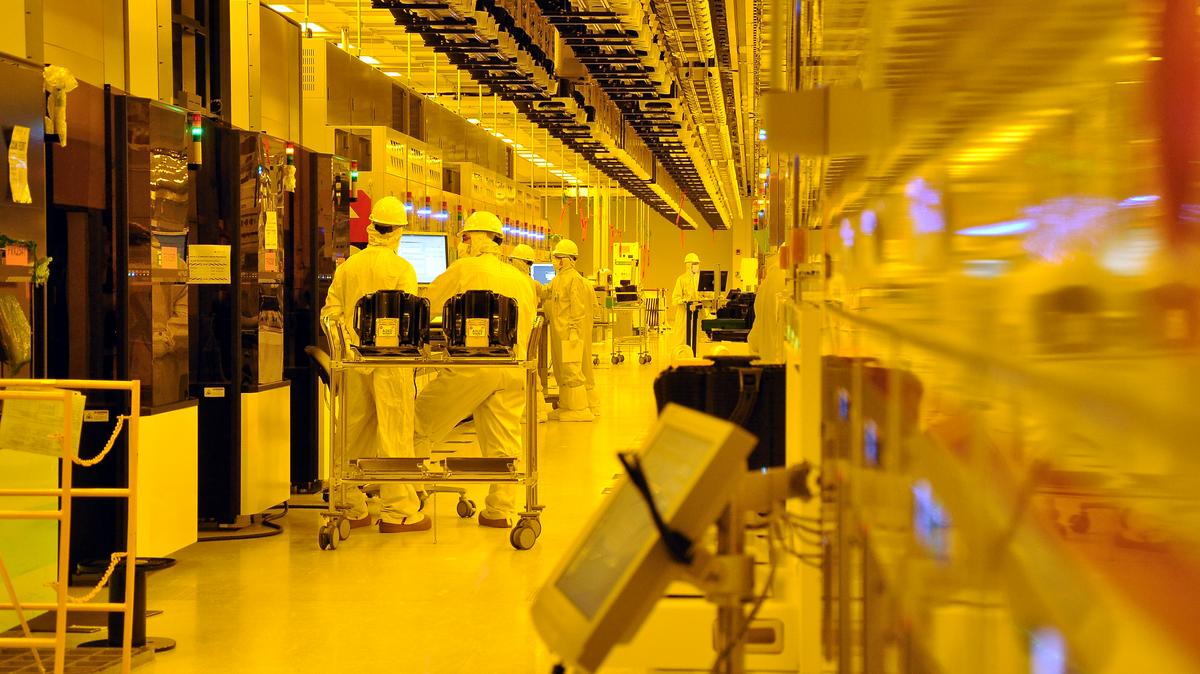 GlobalFoundries Will Acquire IBM's Computer Chip Making Business ...