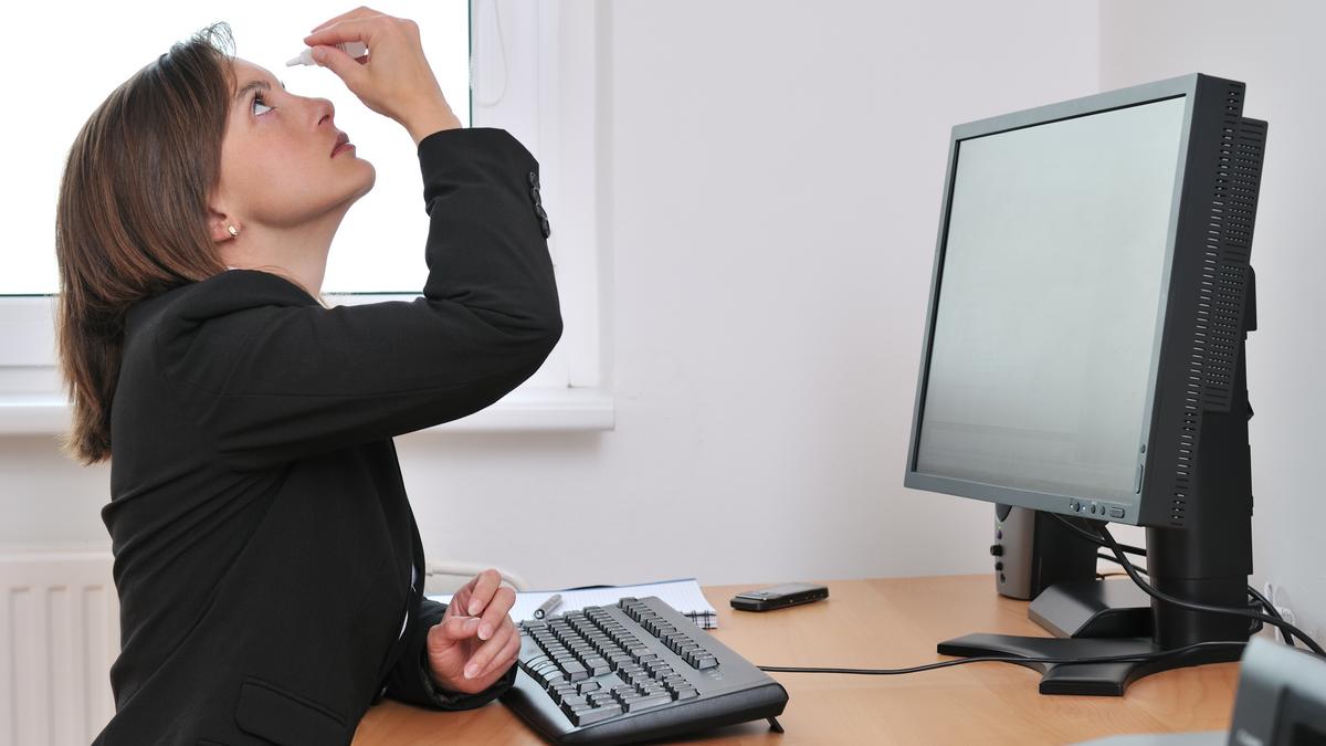 how-to-prevent-eye-strain-that-comes-with-looking-at-screens-all-day