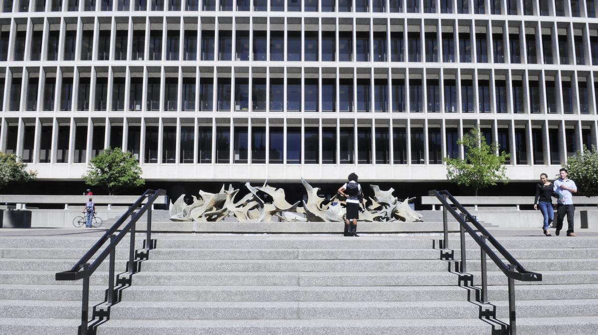 Judicial Council of California backs larger courthouse for Sacramento s