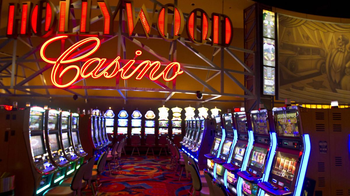 Hollywood casino charlestown poker room