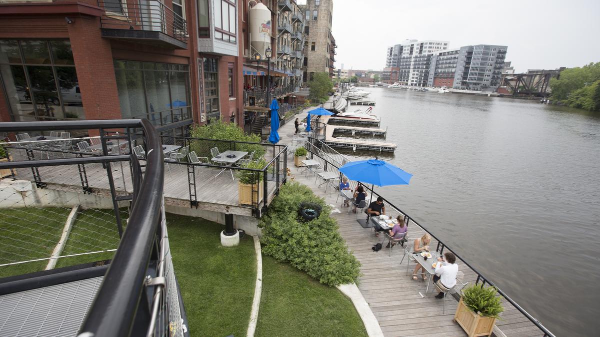 Milwaukee restaurants revel in the great outdoors Slideshow