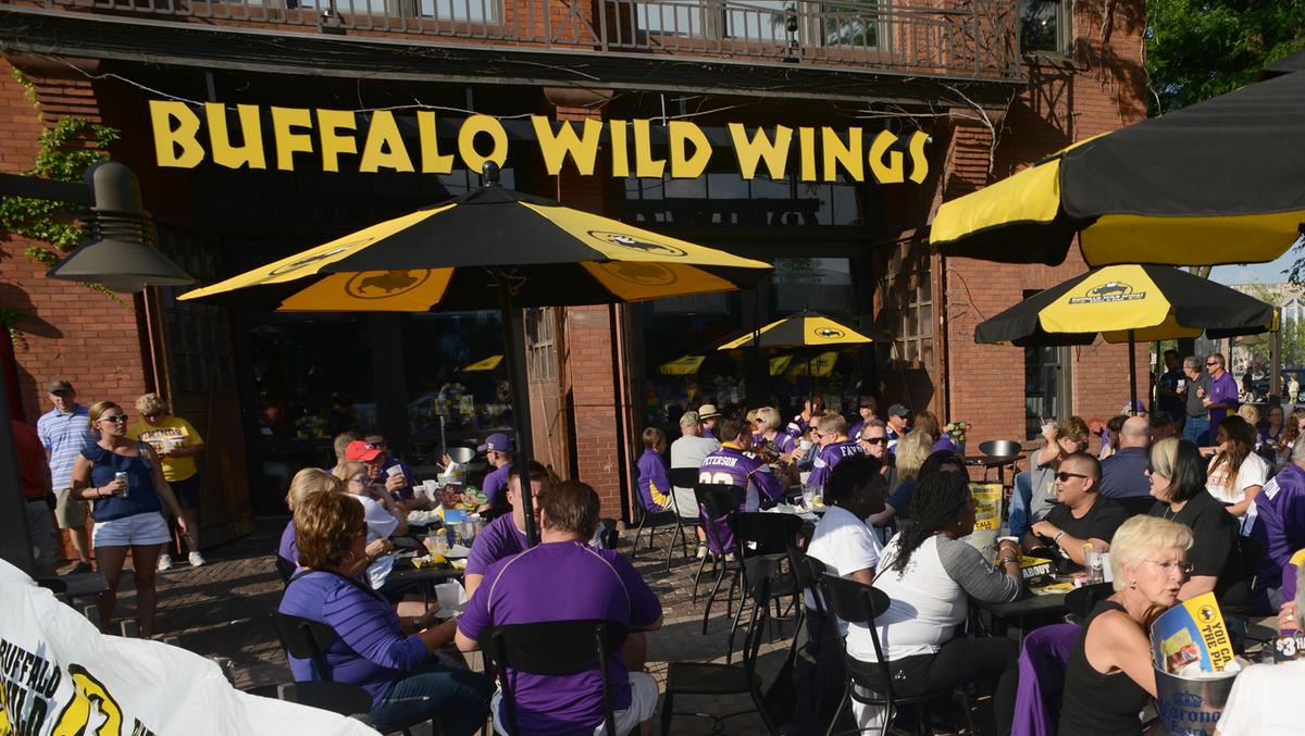 Buffalo Wild Wings launches express lunch service Minneapolis / St
