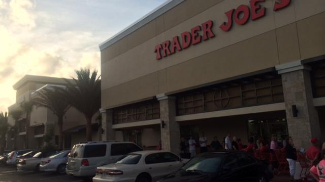 Trader Joe S Opens In Palm Beach Gardens Video South Florida