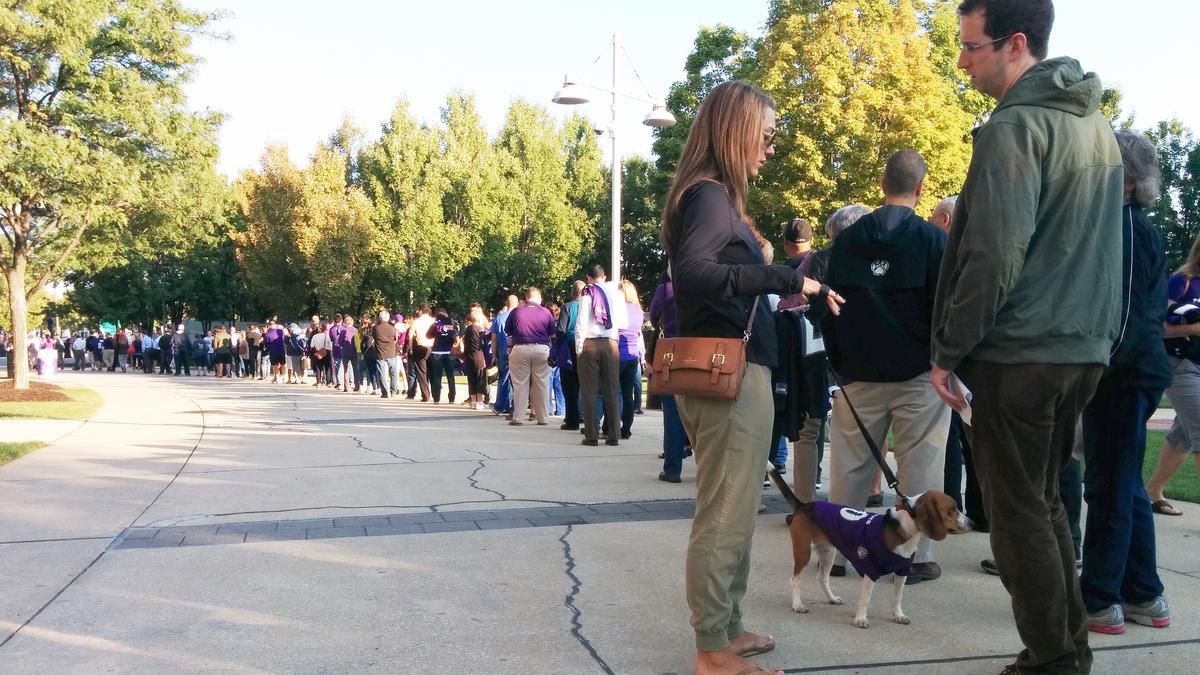 Fans line up to exchange Ray Rice jerseys at Baltimore Ravens home stadium  – New York Daily News