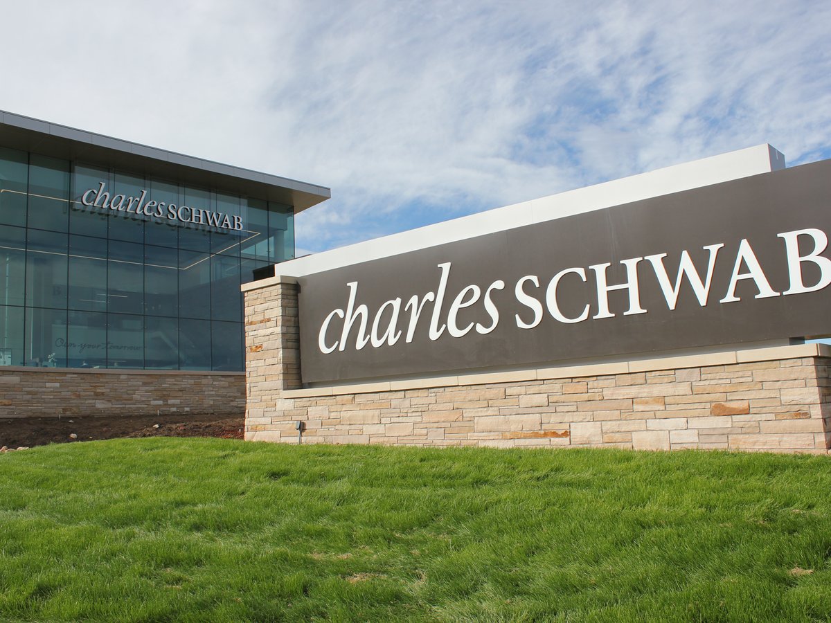 Charles Schwab now planning for 5,000 employees in DFW - Dallas Business  Journal