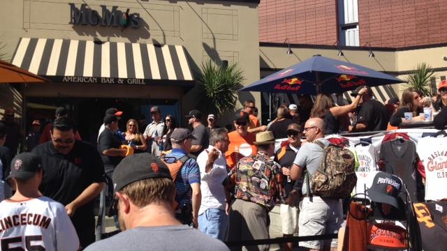 Giants fan looking for a bar to watch the game in Philly gets