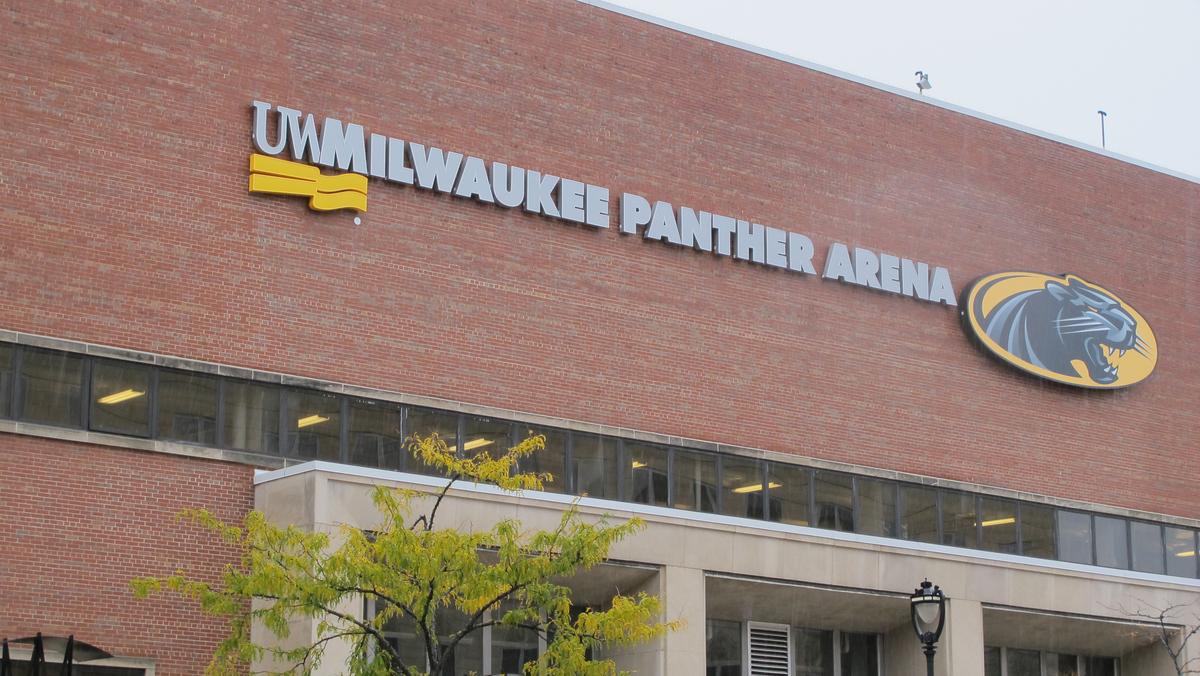 UW-Milwaukee Panther Arena to get new permanent merchandise storte