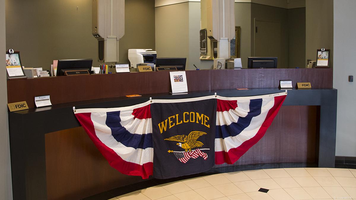 Country Club Bank scores bunting from 1985 World Series Kansas City