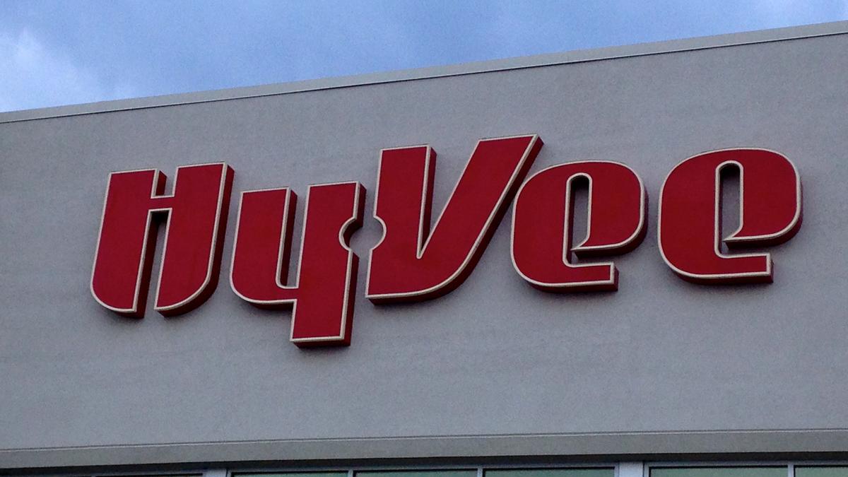 Hy Vee Buys Maple Grove Site For 10 6 Million Minneapolis St Paul Business Journal
