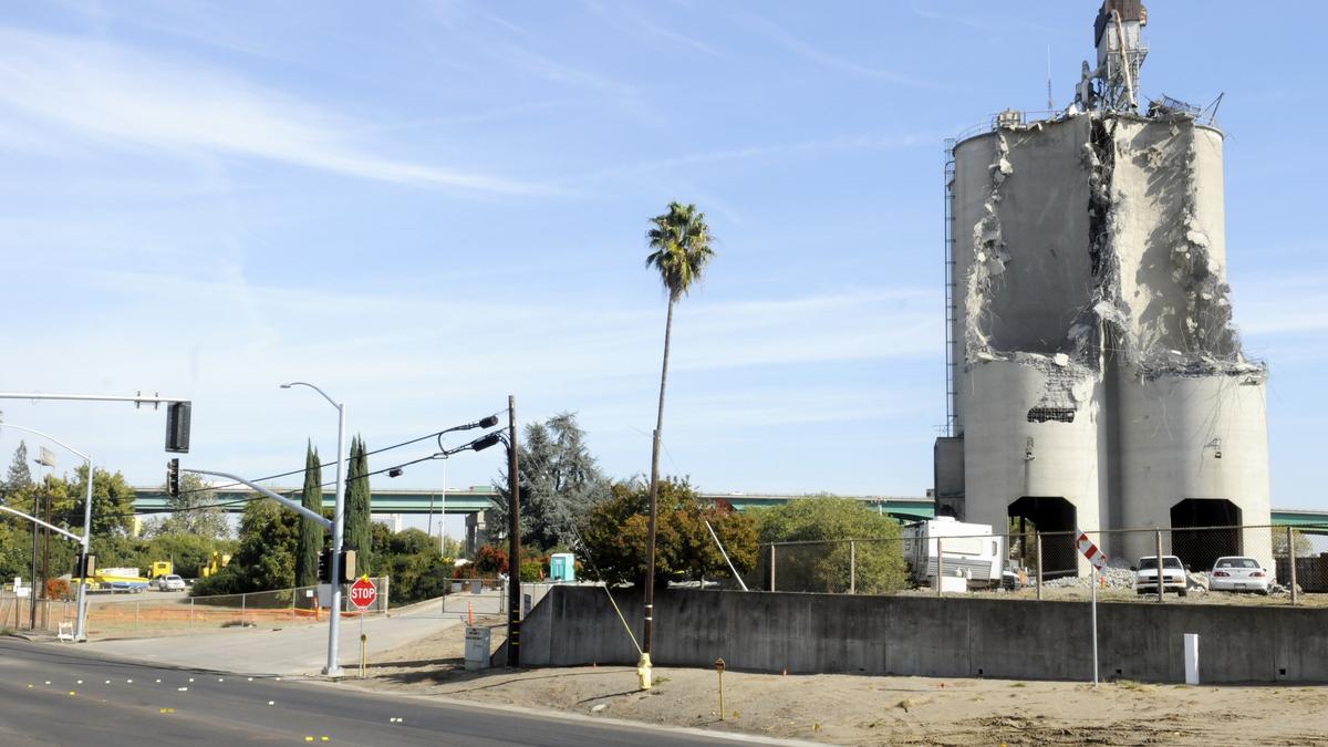 Cemex silos demolition continues in West Sacramento - Sacramento