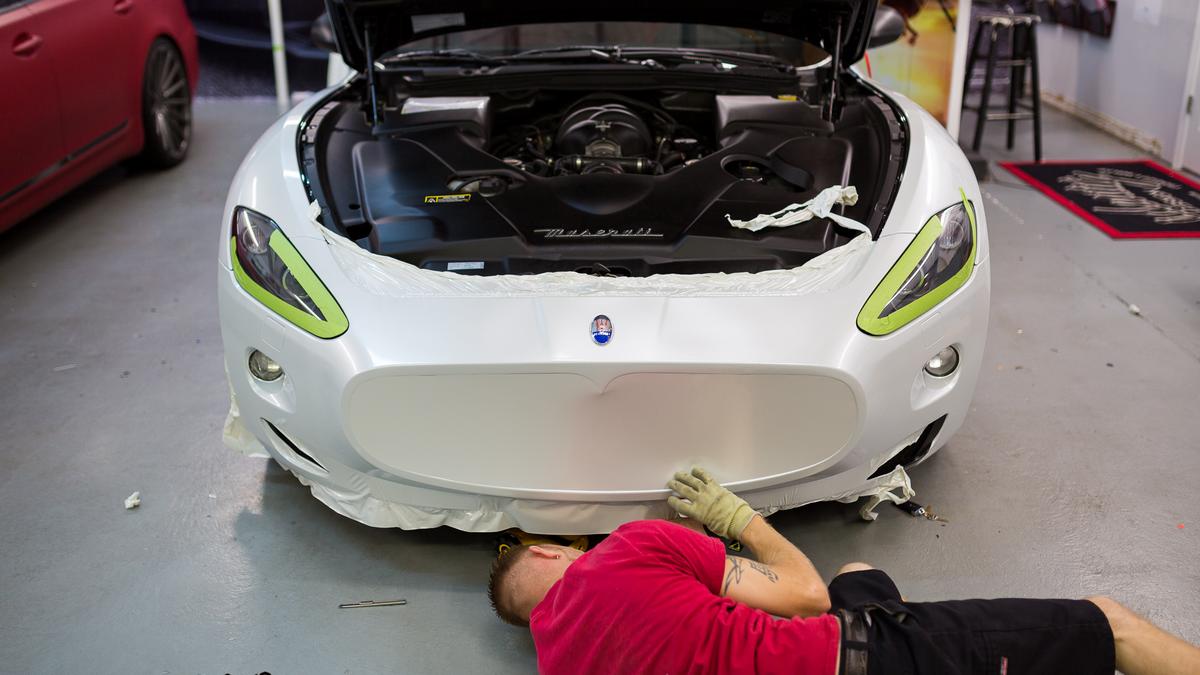 Jacksonville vehicle wrapping company moves to bigger space as business