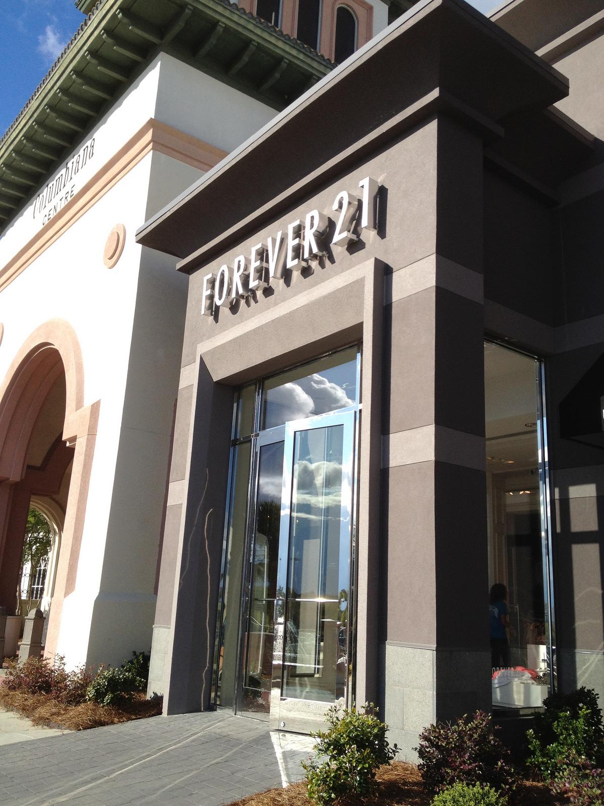 Chicago Premium Outlets: Find The Perfect Gift For Everyone On Your List - eh4bv25