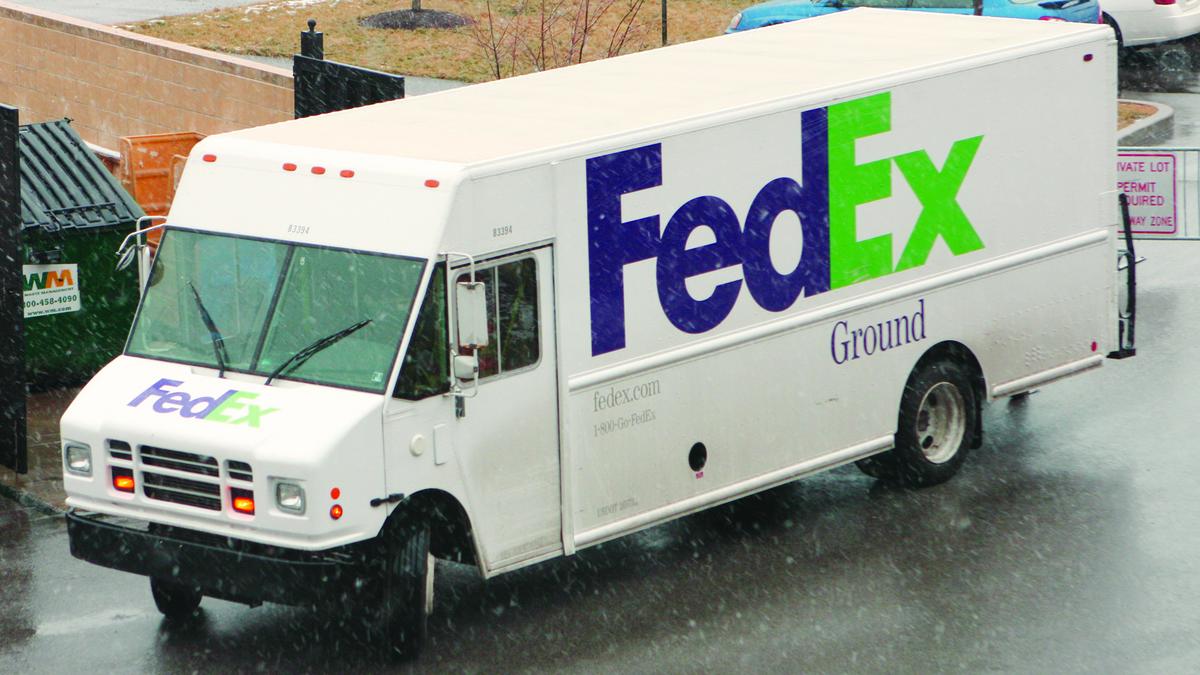 Opening date set for huge FedEx Ground distribution center - Louisville