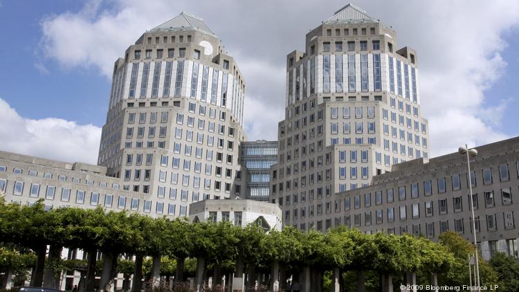 Procter & Gamble to sell off half its brands