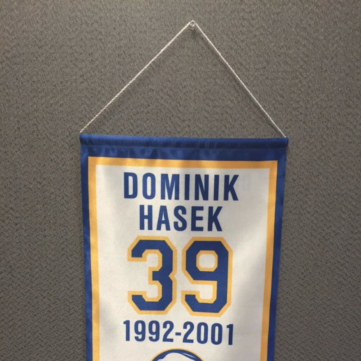 Sabres retire Dominik Hasek's number